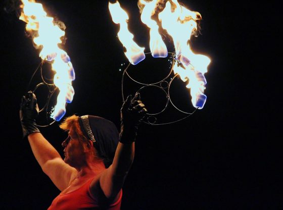 Dinas Damkar Lampung Utara Bersihkan Tumpahan Oli di Gedung DPRD